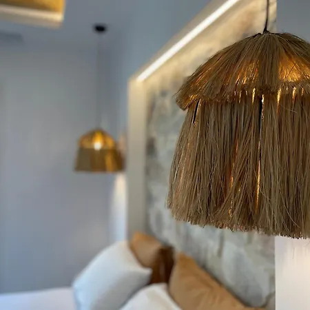 Konstantza's Deluxe *