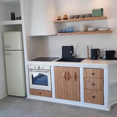 Konstantza's Deluxe *