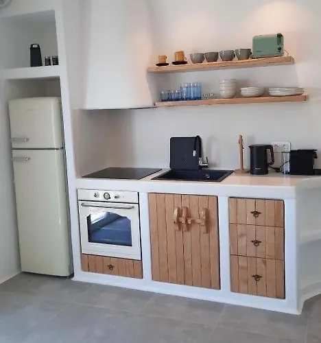 Konstantza's Deluxe *