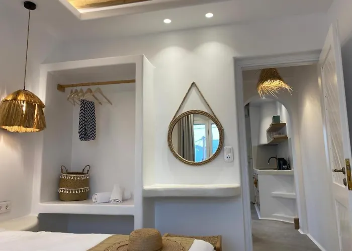 Konstantza's Deluxe * Naxos City